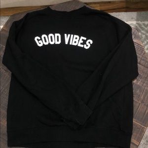 Crew neck “Good Vibes” sweatshirt
